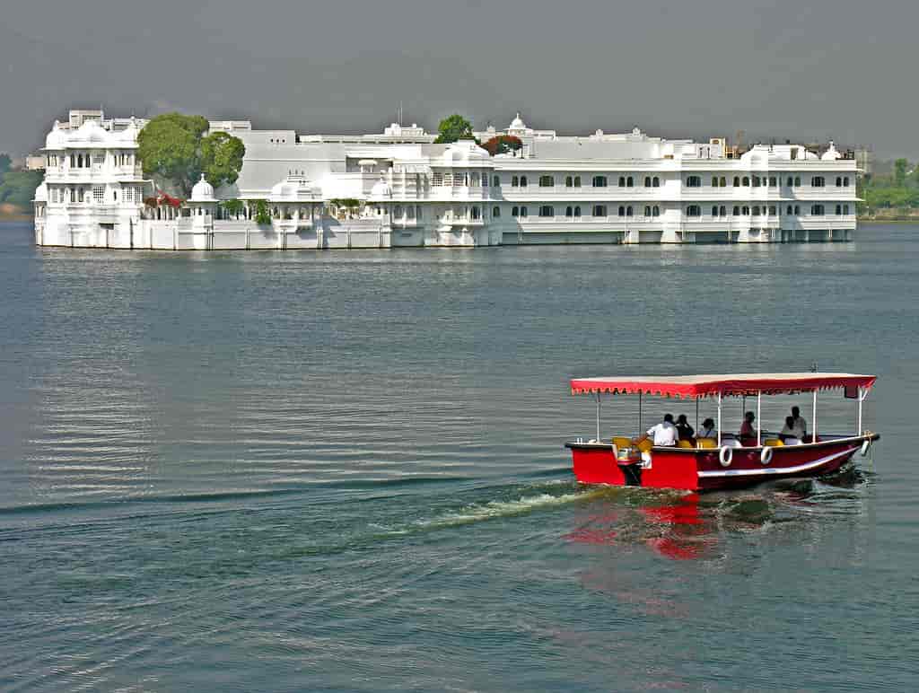 Lake-Palace-is-the-most-famous-tourist-spot-and-luxury-hotel-in-Udaipur-city