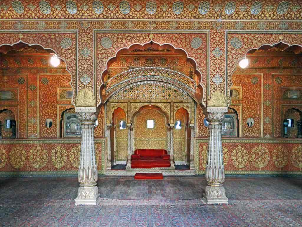 Bikaner is famous for its rich history, great architecture, camels, tasty Namkeens, intricate Miniature Art, and Royals. The city flaunts royal forts, palaces and massive mansions that took years to build.