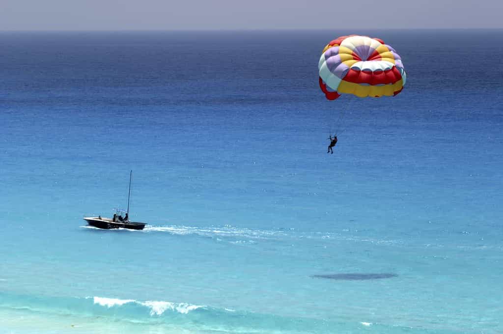 Parasailing-in-Malpe-Beach-is-one-of-the-best-things-to-do-on-Malpe-Beach