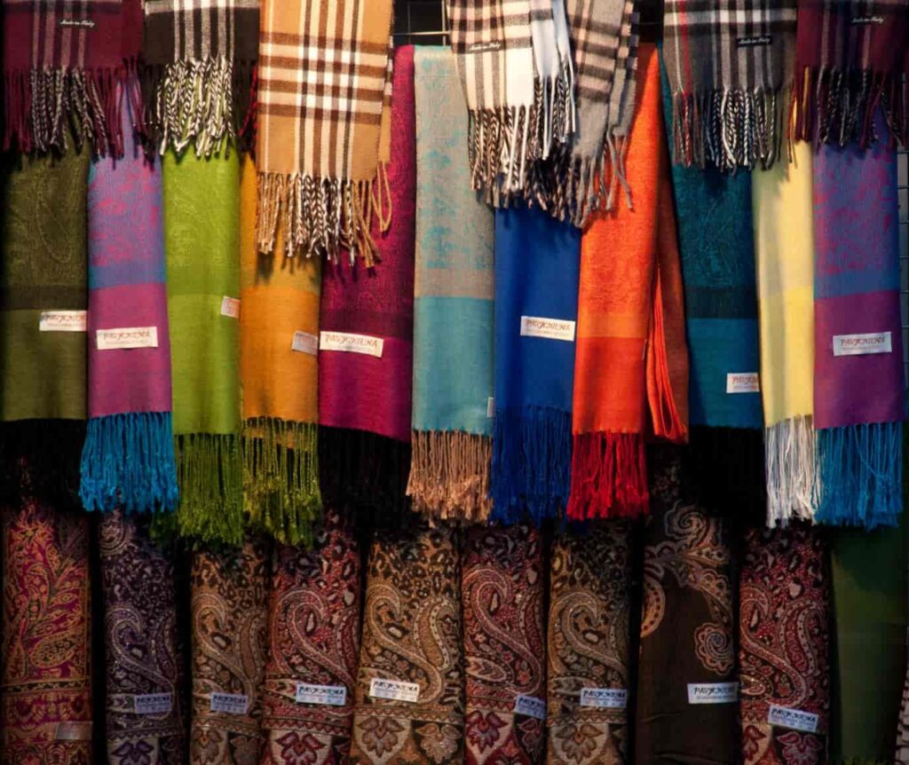 The-best-things-to-bring-back-home-from-Narkanda-market-are-Himachali-Shawls-Pattoo-blankets-and-Pullans-which-are-actually-woolen-shoes-all-handmade