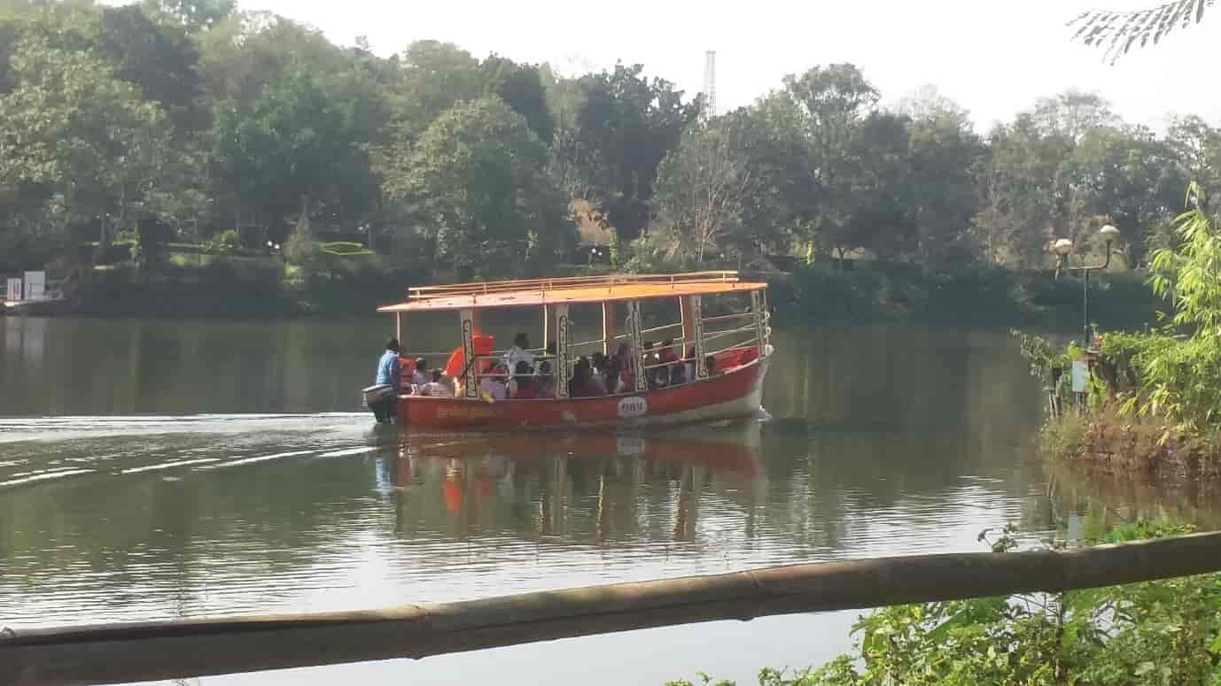 a-paddleboat-ride-on-the-river-Kaveri