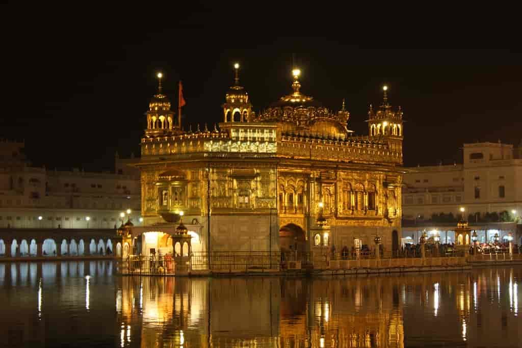 Amritsar-Golden-Temple-also-called-Harmandir-Sahib-or-Darbar-Sahib-is-One-of-the-best-Places-to-Visit-in-Amritsar