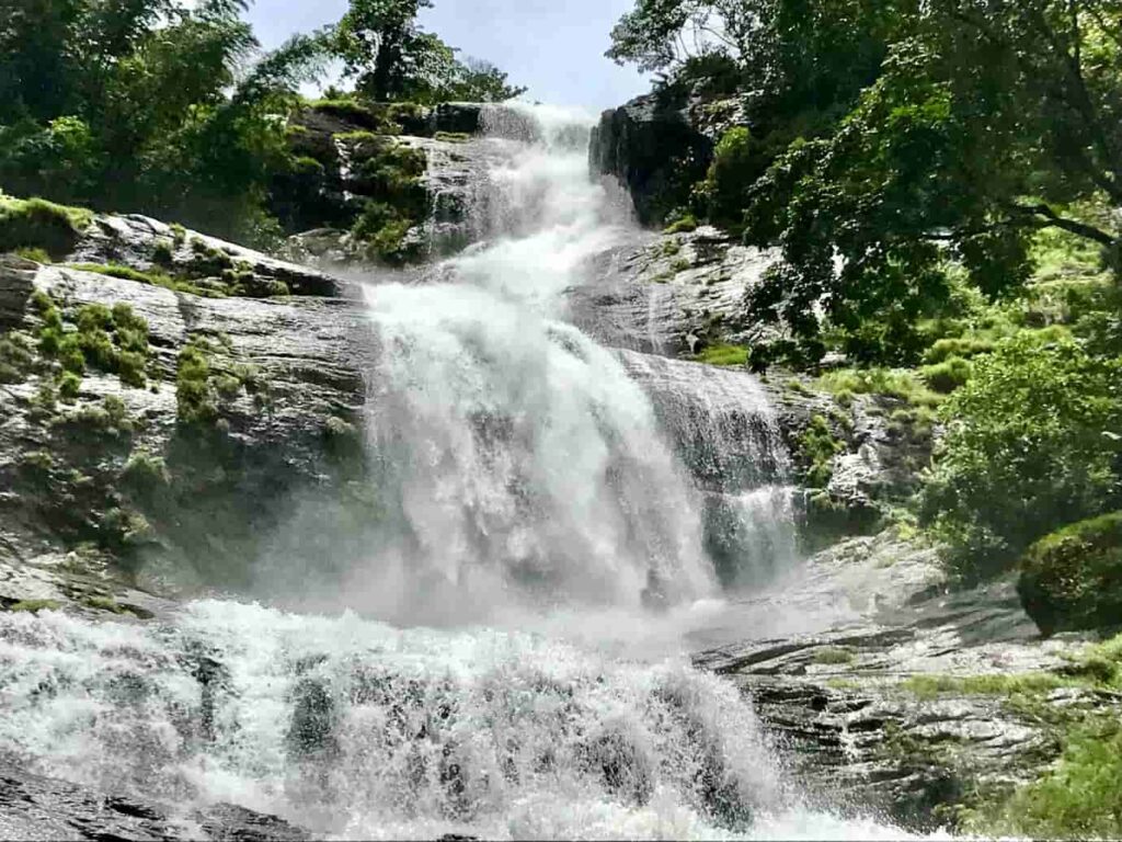Cheeyappara-waterfalls-are-a-magnificent-sight-that-differs-it-from-other-waterfalls-in-the-kerala-state.