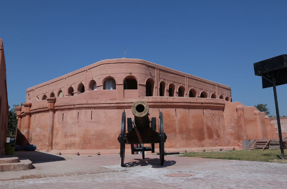 Gobindgarh-Fort-is-also-known-as-the-Guardian-of-the-Holy-City-of-Amritsar-this-is-also-One-of-the-best-Places-To-Visit-in-Amritsar