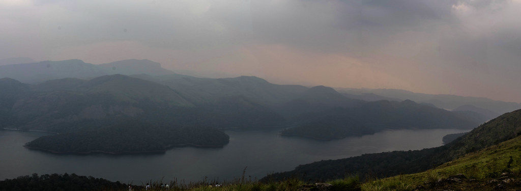Kalvari-Mount-Idukki-near-Arch-Dam-and-gives-breathtaking-views-of-the-reservoir