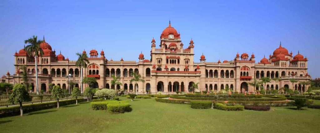 Khalsa-College-is-seen-as-the-highest-institution-for-education-and-has-one-of-the-best-architectural-works