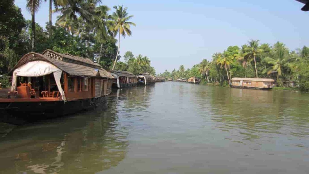 Kumarakom-is-the-most-famous-destination-for-backwaters-in-Kerala
